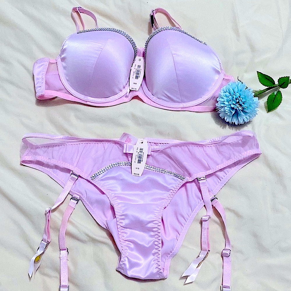 NEW! Victoria Secret bra and matching underwear with sparkles! ❤️